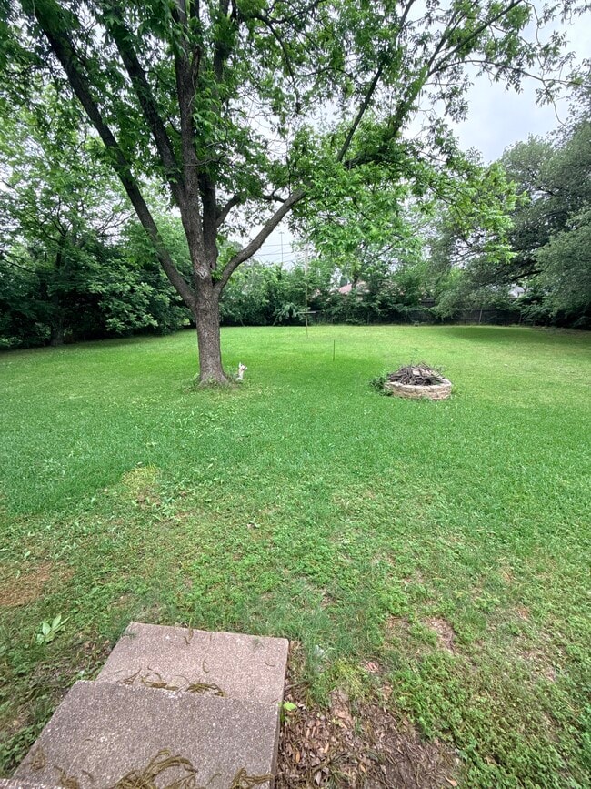 Photo - 2503 Broadview St