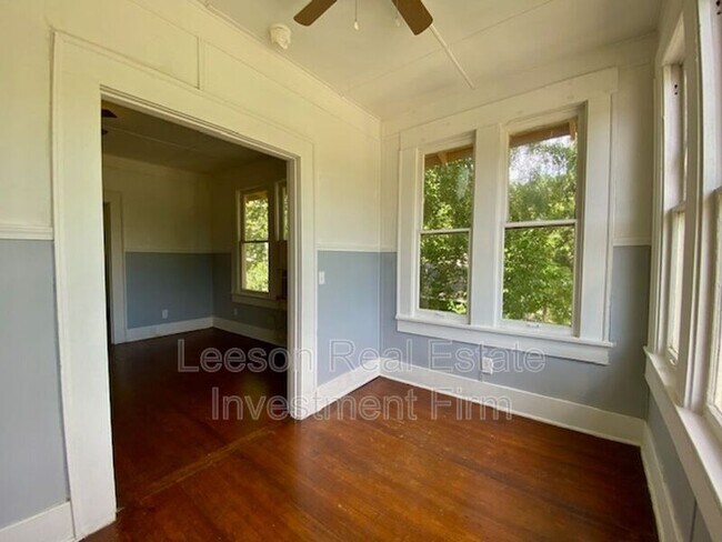310 1/2 Kings Highway
