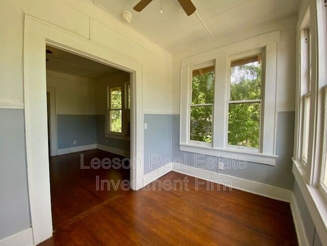 Photo - 310 1/2 Kings Highway