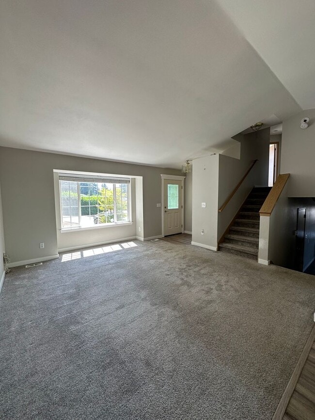 Photo - Beautiful Bonney Lake Inlet Isle Tri-Level 3 bed 2.5 bath Home!