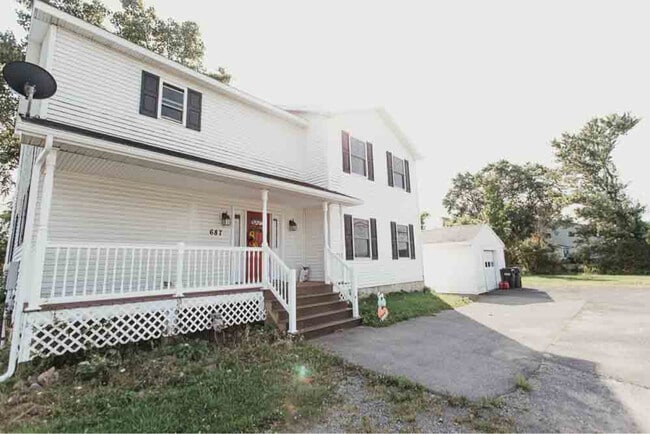 Photo - 687 Western Turnpike