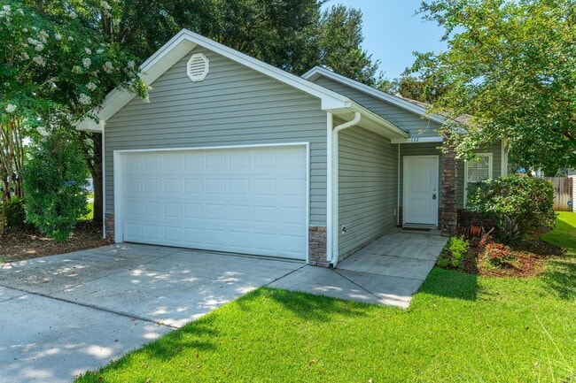 Building Photo - Charming 3-Bedroom Home with Thoughtful Up...