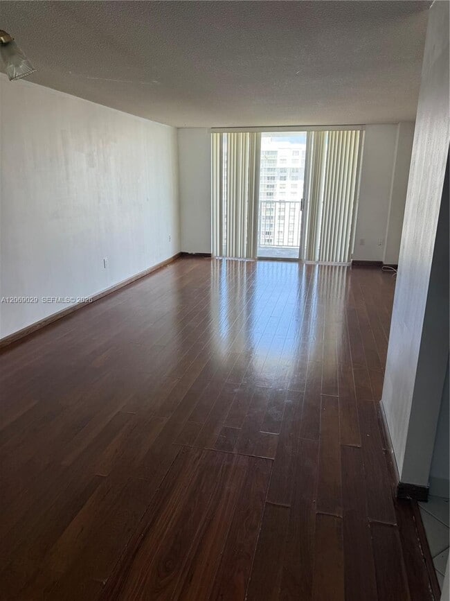 Photo - 2801 NE 183rd St Unidad 1914W