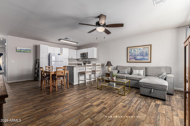 Photo - 118 W Dewey Ave