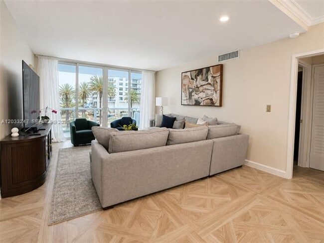 Photo - 5700 Collins Ave Unidad 5700 Collins Ave # 3A