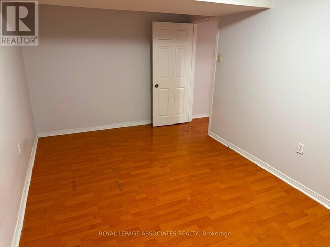 Photo - 435 Elson St