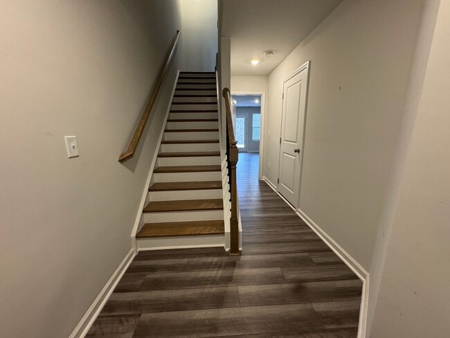 Photo - 1129 Lily Loch Wy