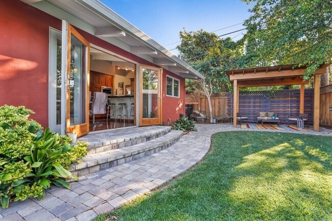 Photo - 2417 Johnson Pl