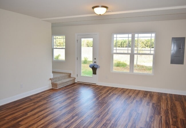 Photo - MOVE IN SPECIAL!! $200 OFF FIRST MONTHS RENT
