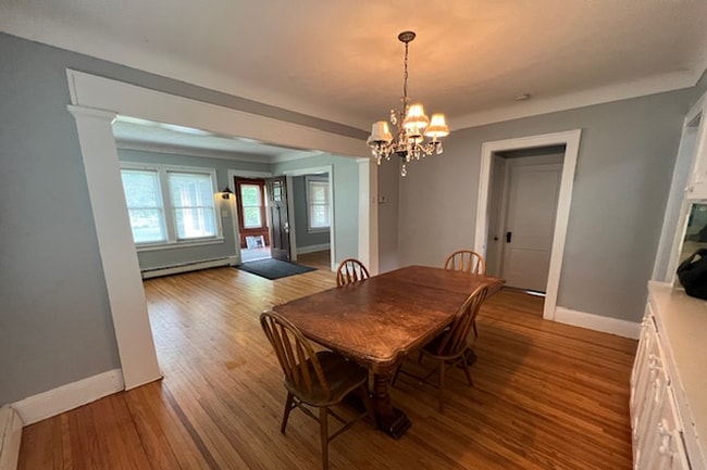 Photo - 2080 Roblyn Ave