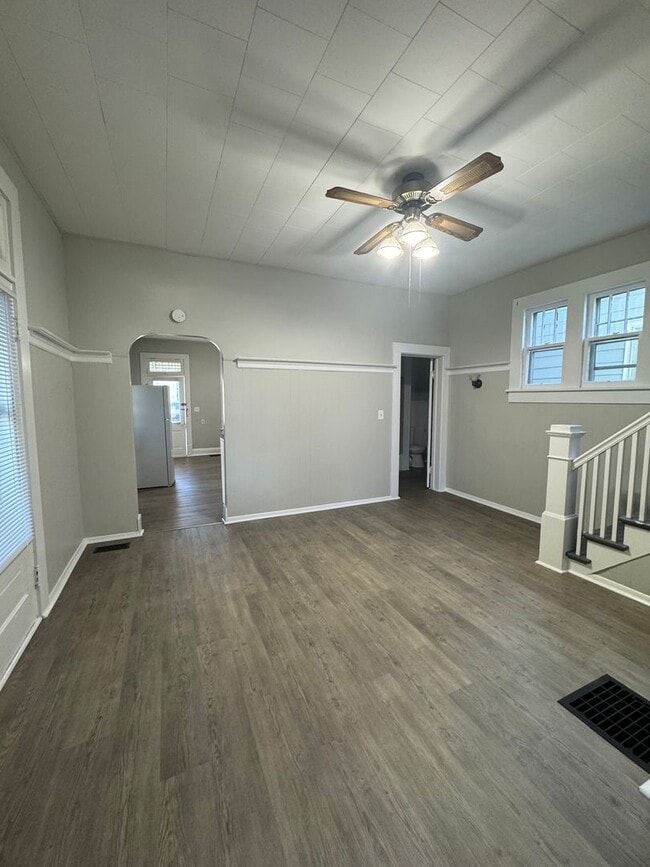 Photo - RENT SPECIAL: $300 OFF THE DEPOSIT IF LEAS...