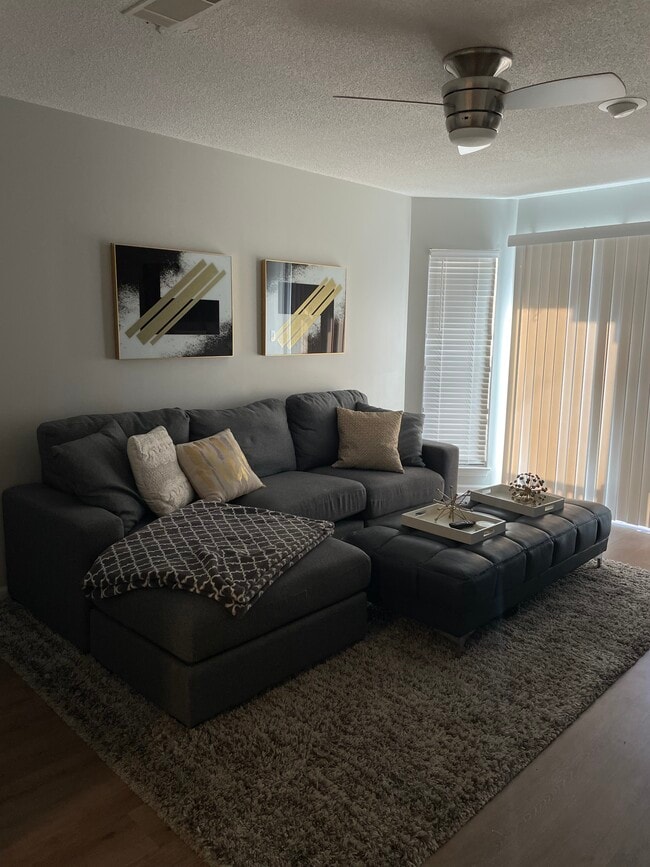 Sala de estar 2 - 1312 Colony Place Dr Unidad 1312