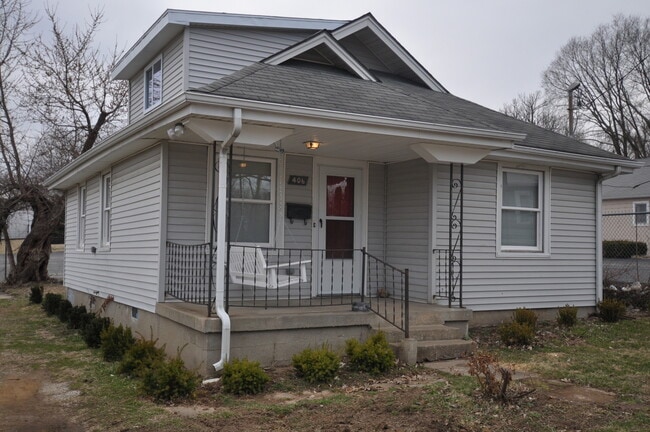 Building Photo - Pre-Leasing Now for the Fall Semester 2026 Rental