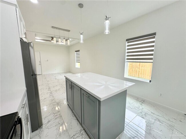 Photo - 15 N "E" St Unidad 2