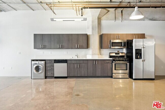 Building Photo - 825 East 4th St Unit 103 Rental