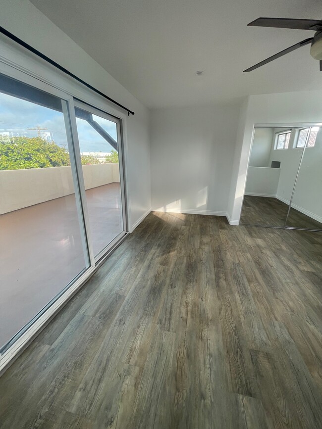 Building Photo - 205 7th Ave Unit 2 Rental