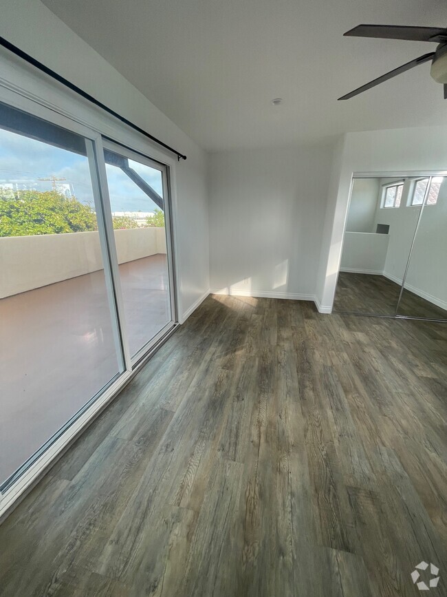Building Photo - 205 7th Ave Unit 2 Rental