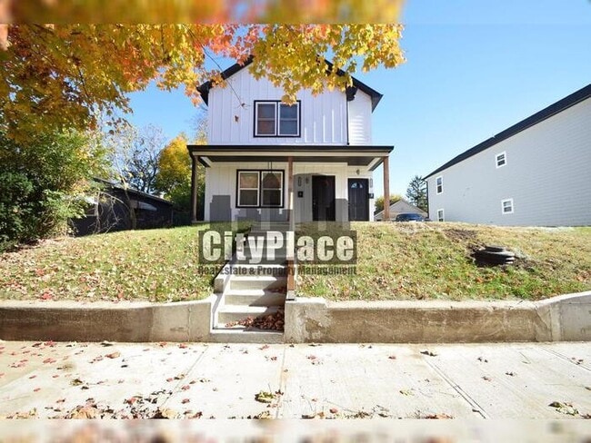 Building Photo - 2809 E Riverside Dr