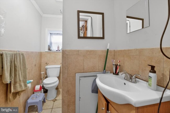 Photo - 2026 Ridge Ave Unit 6