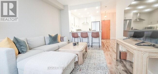Photo - 326 Major Mackenzie Dr E Unit 822