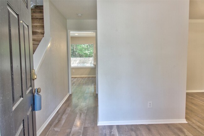 Photo - 18 Shinyrock Pl