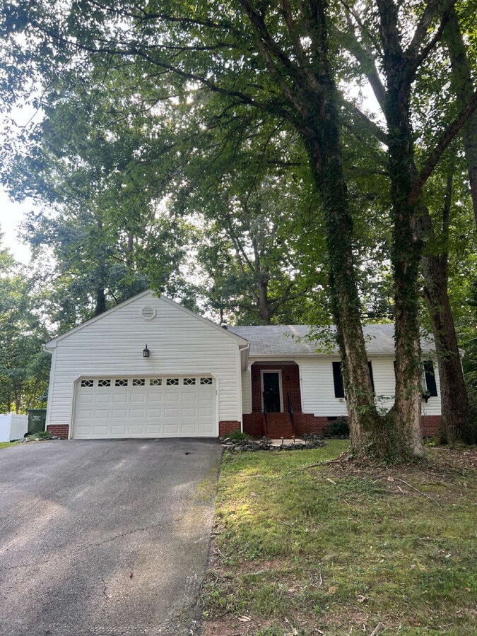 Charming One-Level Home in Quiet Cul-de-Sa... - Charming One-Level Home in Quiet Cul-de-Sa...