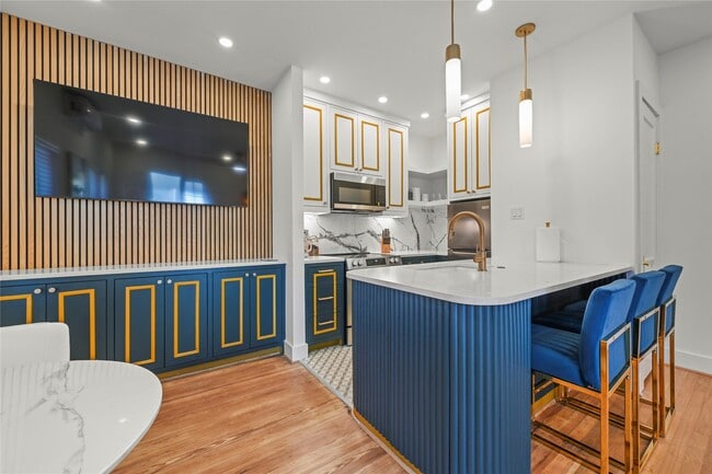 Building Photo - 808 Sul Ross St Unit 6