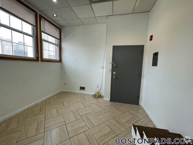 Building Photo - 72 Kneeland St Unit 703 Rental