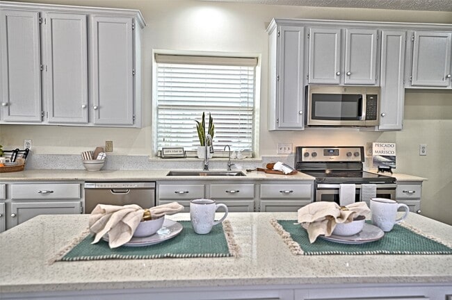 Photo - 15810 Hollow Rock Dr