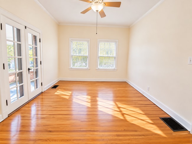 525 S Woodlawn Ave Unit 1