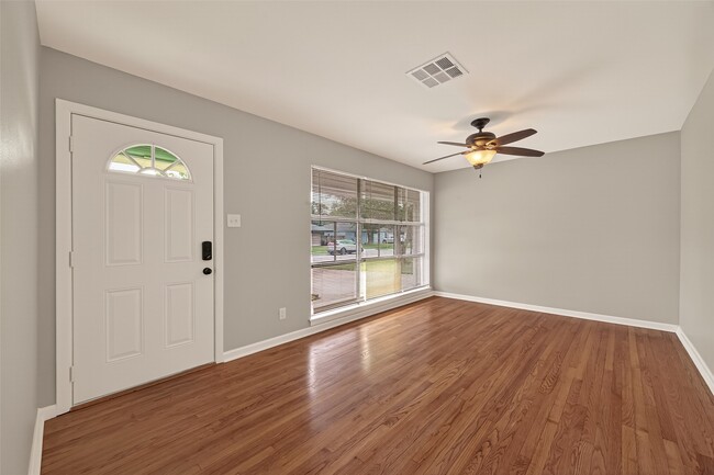 Photo - 226 W 4th St