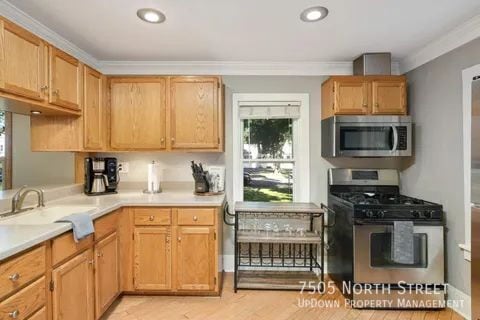 Photo - 7505 North St
