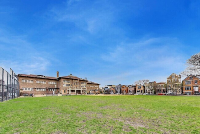 Photo - 2132 N Oakley Ave Unit 3