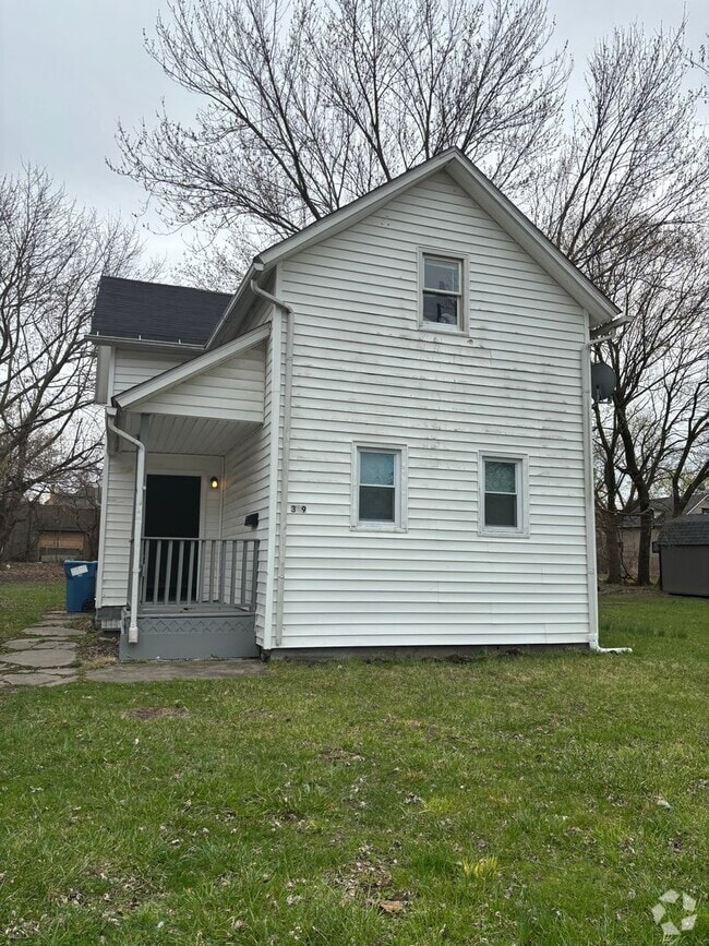 Building Photo - Section 8 Accepted! Spacious newly renovat... Rental