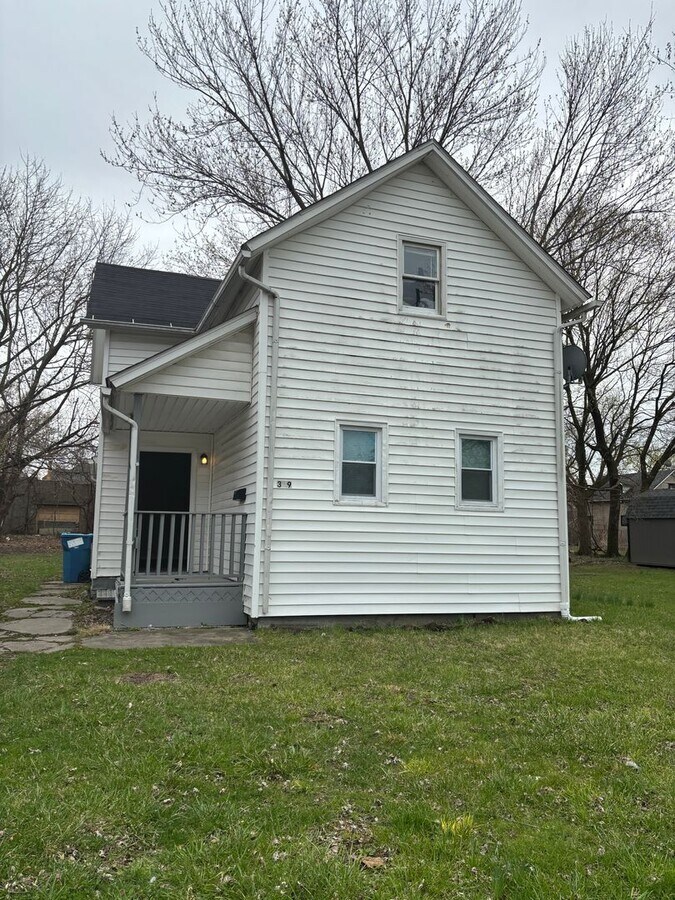 Section 8 Accepted! Spacious newly renovat... - Section 8 Accepted! Spacious newly renovat... Casa
