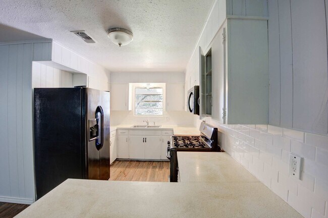 Photo - 3419 Avenue B