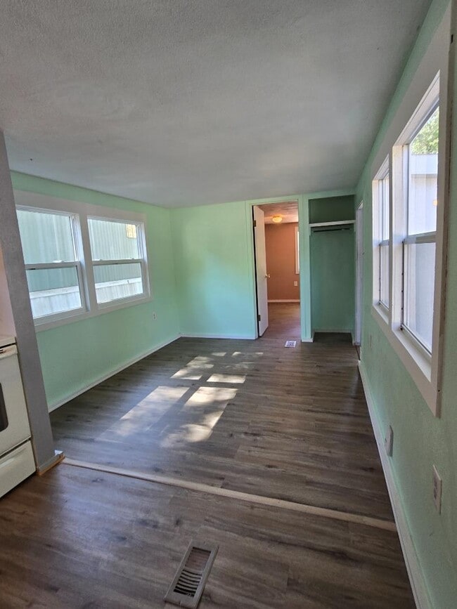 Photo - 13131 Creek Side Rd