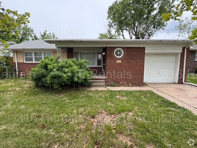 Building Photo - $1000 - 3 bedroom/ 1 bathroom - Gorgeous H... Rental