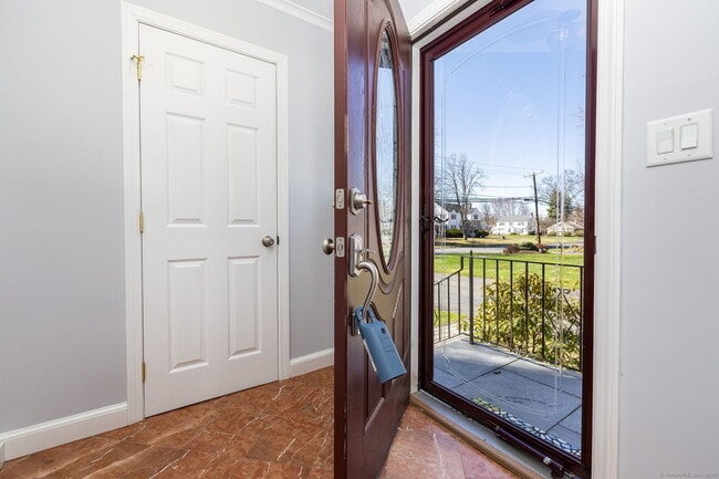 Photo - 72 Mohegan Dr