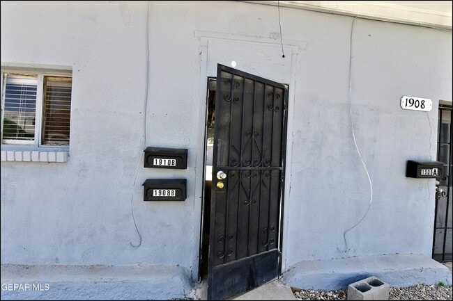 Photo - 1908 Olive Ave Unit B