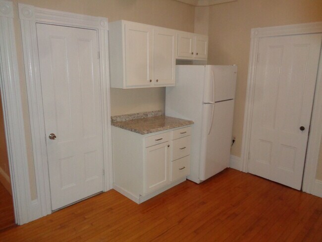 Photo - 9 Bond St Unit 2