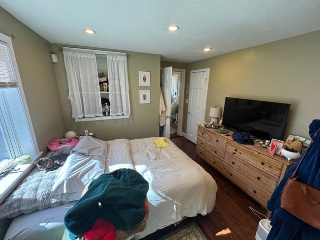Photo - 735 Somerville Ave Unidad 1