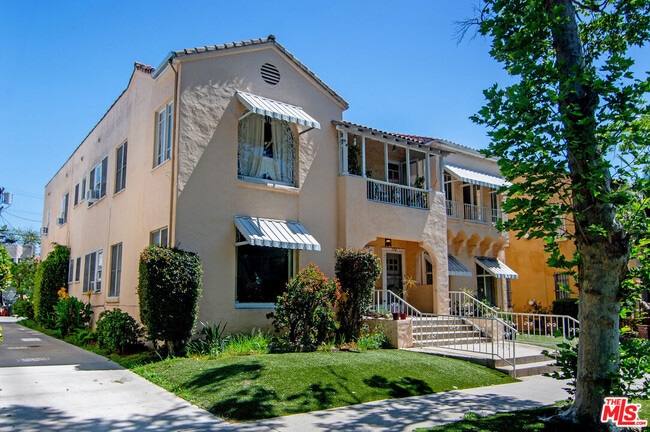 Building Photo - 170 1/2 S Sycamore Ave