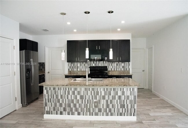 Photo - 105 Lacewing Pl