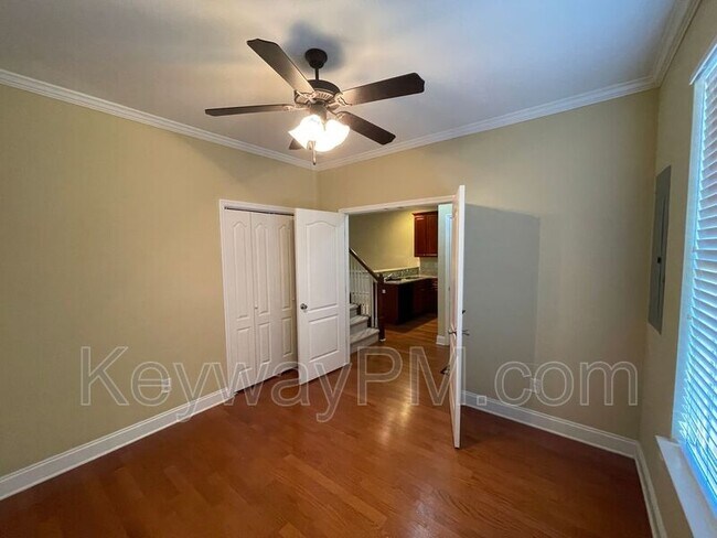 Photo - 1241 Roy St