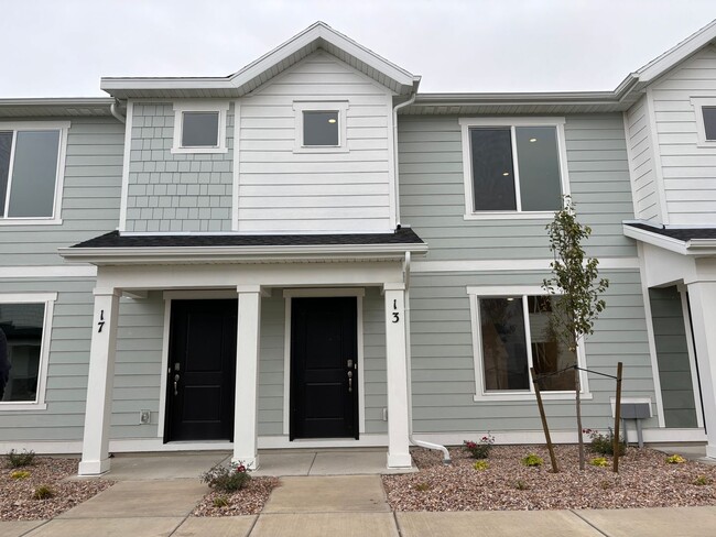 Brand New Townhome in Saratoga Springs - Brand New Townhome in Saratoga Springs