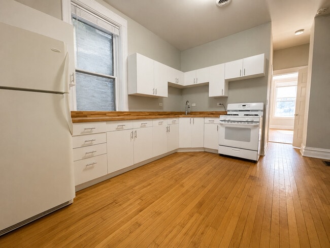 Photo - 1539 N Bosworth Ave Unit 2
