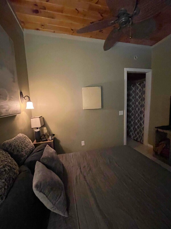 115 N Washington St Unit Upstairs 1