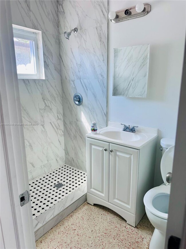 Photo - 1450 SW 6th St Unidad 12