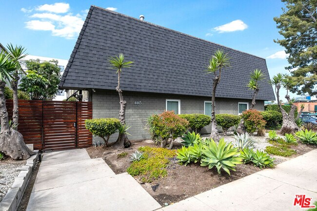 Photo - 4443 Saugus Ave Unit 3